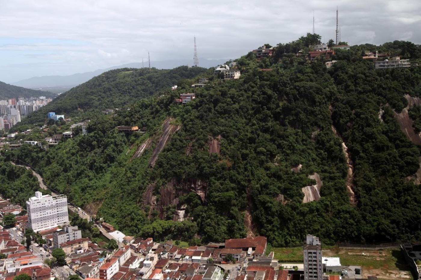 Santos solicita à Sabesp melhorias de abastecimento e solução para a Rua Goiás