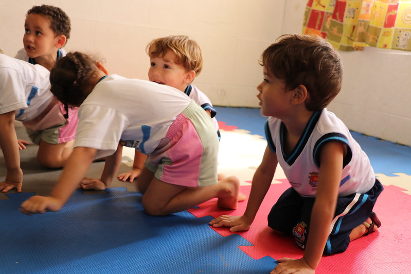 Creche de Guarujá tem ioga para as crianças