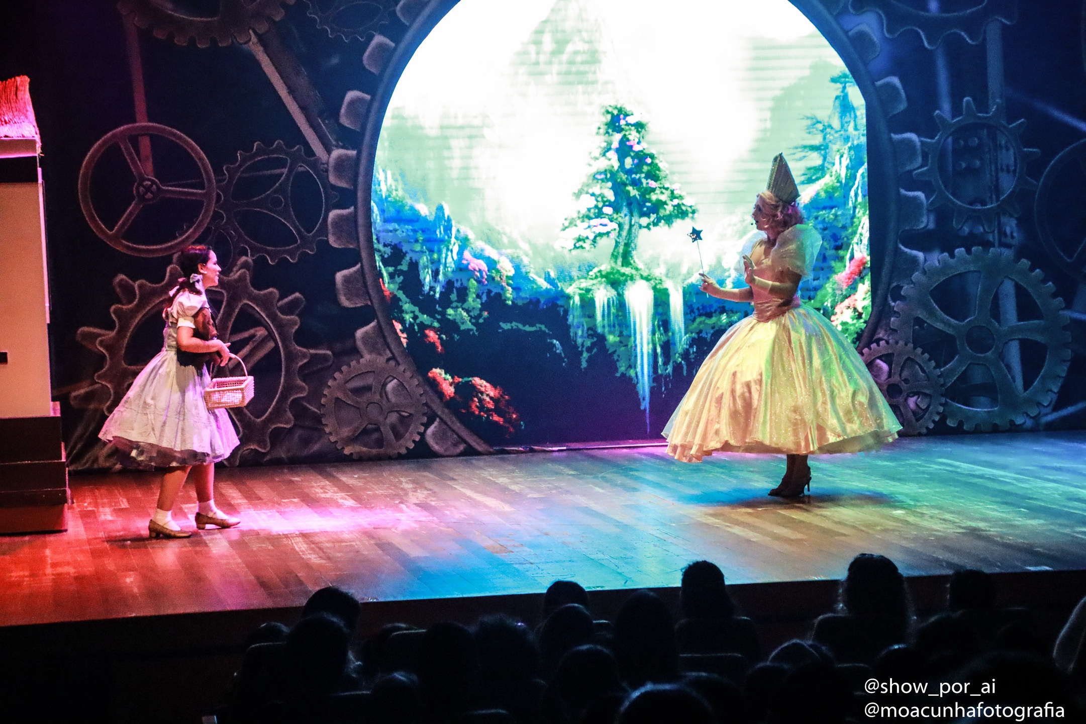 Espetáculo musical 'O Mágico de Oz' conta a clássica história de Dorothy