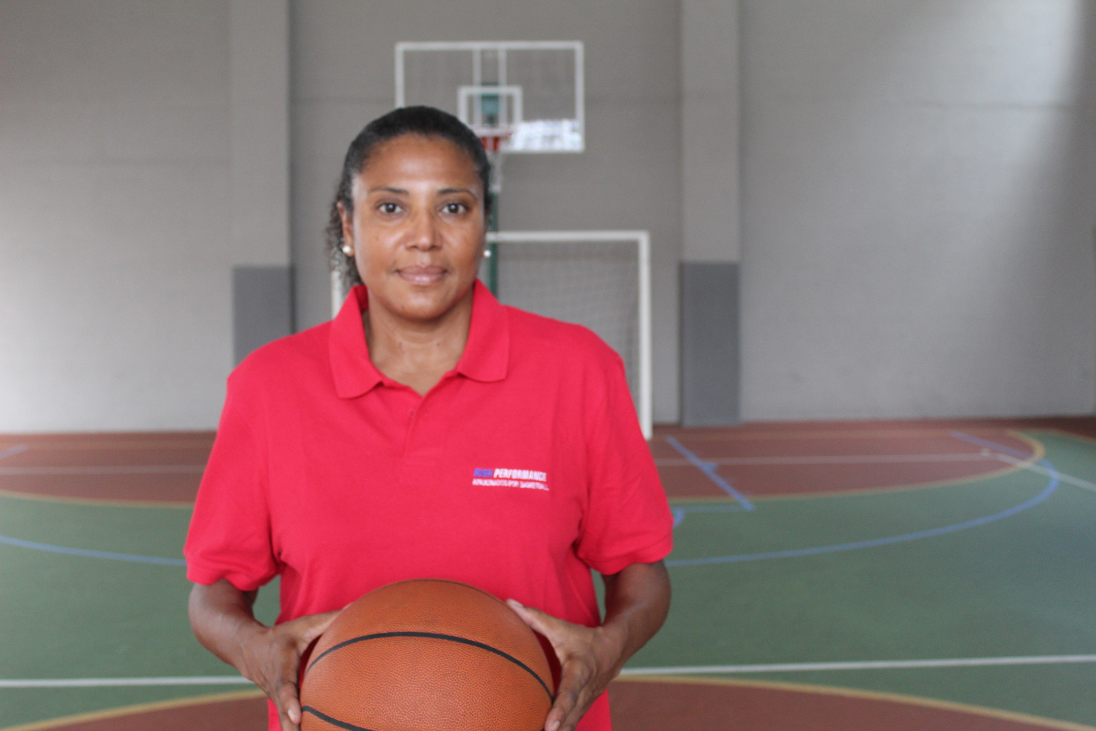 Medalhista olímpica, Claudinha vai ser professora de escolinha de basquete em Santos