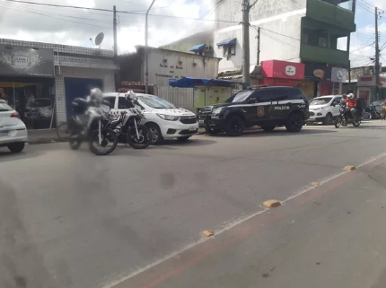 Mulher é encontrada morta com marcas e com marcas no pescoço, em Guarujá