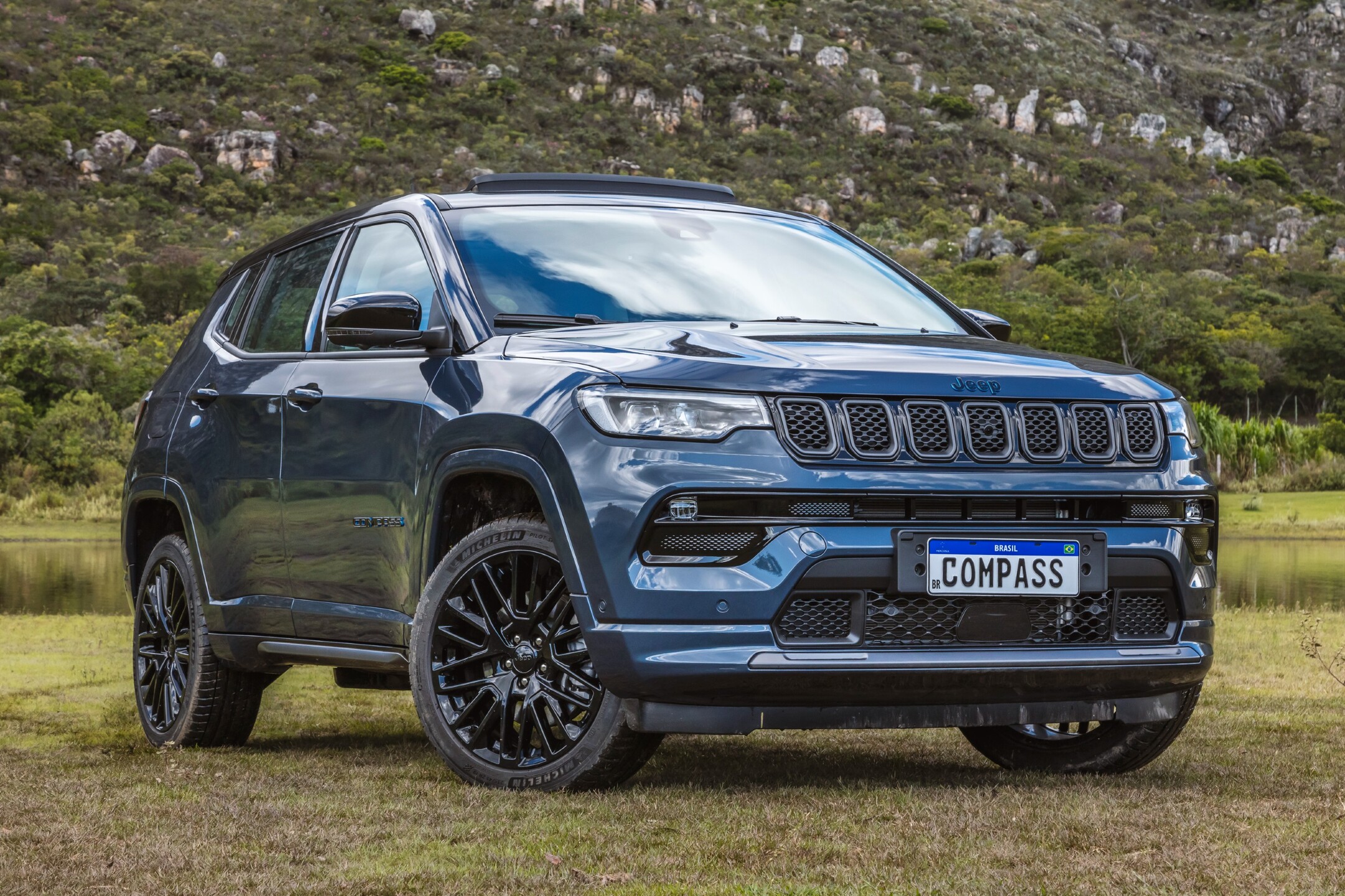 Compass 4xe híbrido plug-in desembarca importado da Itália em um lote inicial de mil unidades /