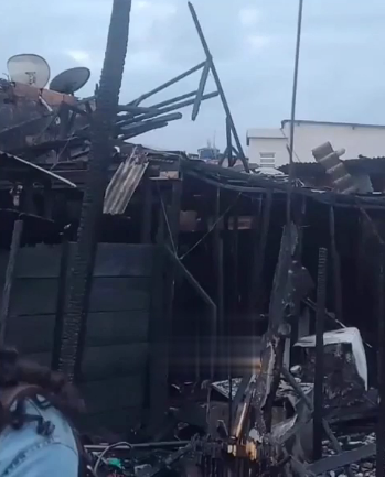 Incêndio destrói seis casas na  Vila Margarida, em São Vicente; vídeoSem título