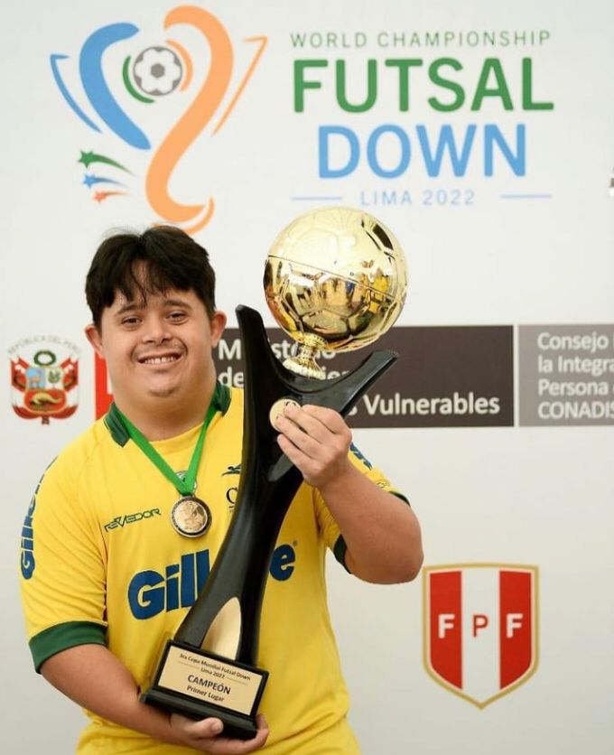 Aluno da APAE São Vicente é campeão do Mundial de Futsal Down