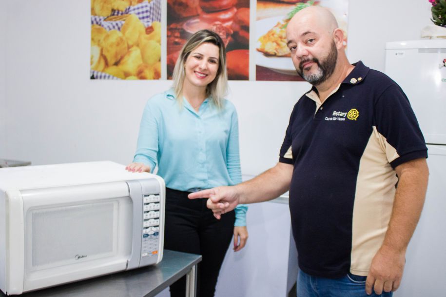 Fundo Social de Solidariedade recebe doação de equipamentos de cozinha do Rotary Club de SV