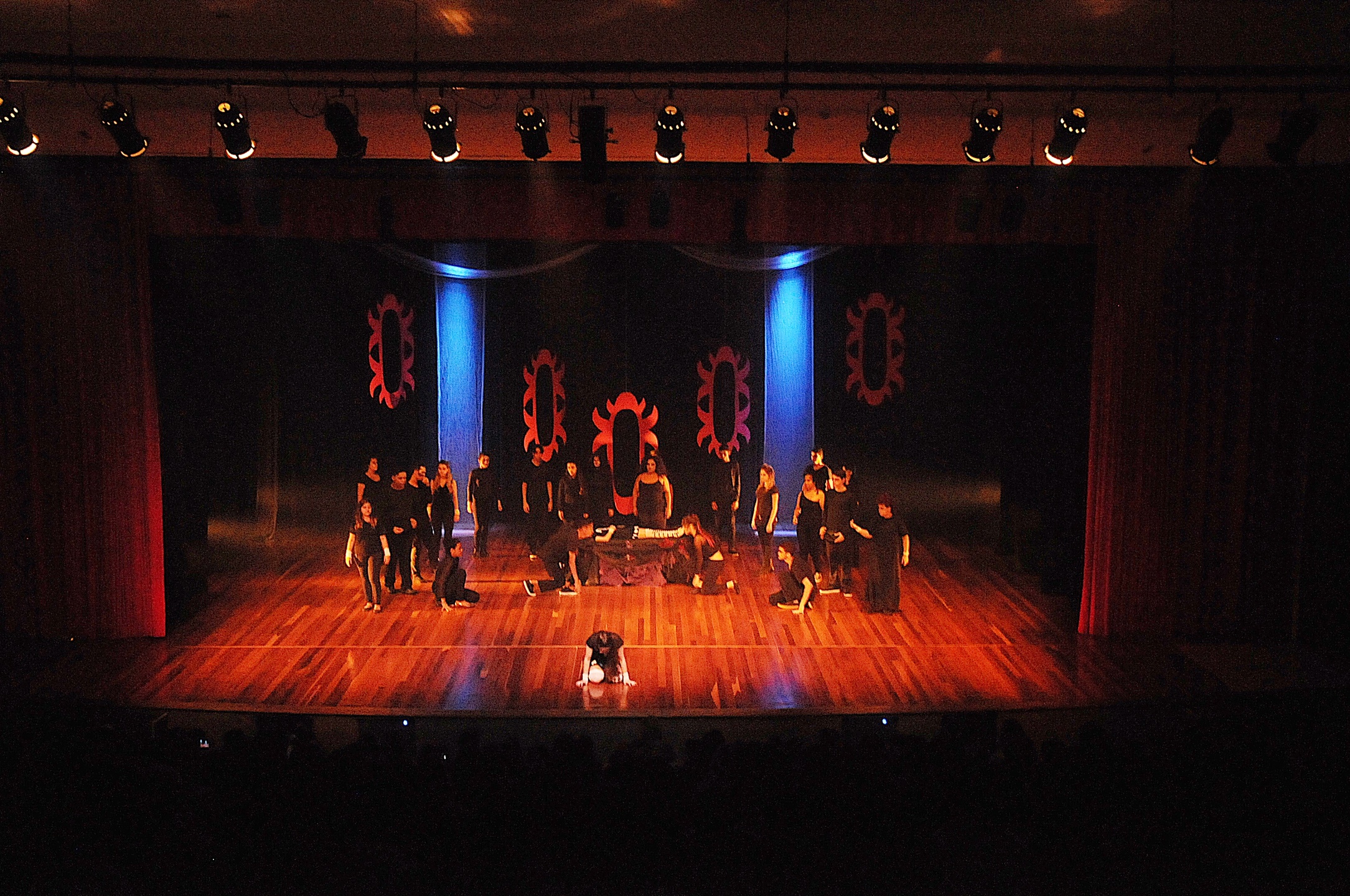 Espetáculo 'Alice Despedaçada' fala sobre depressão nesta quarta (04)