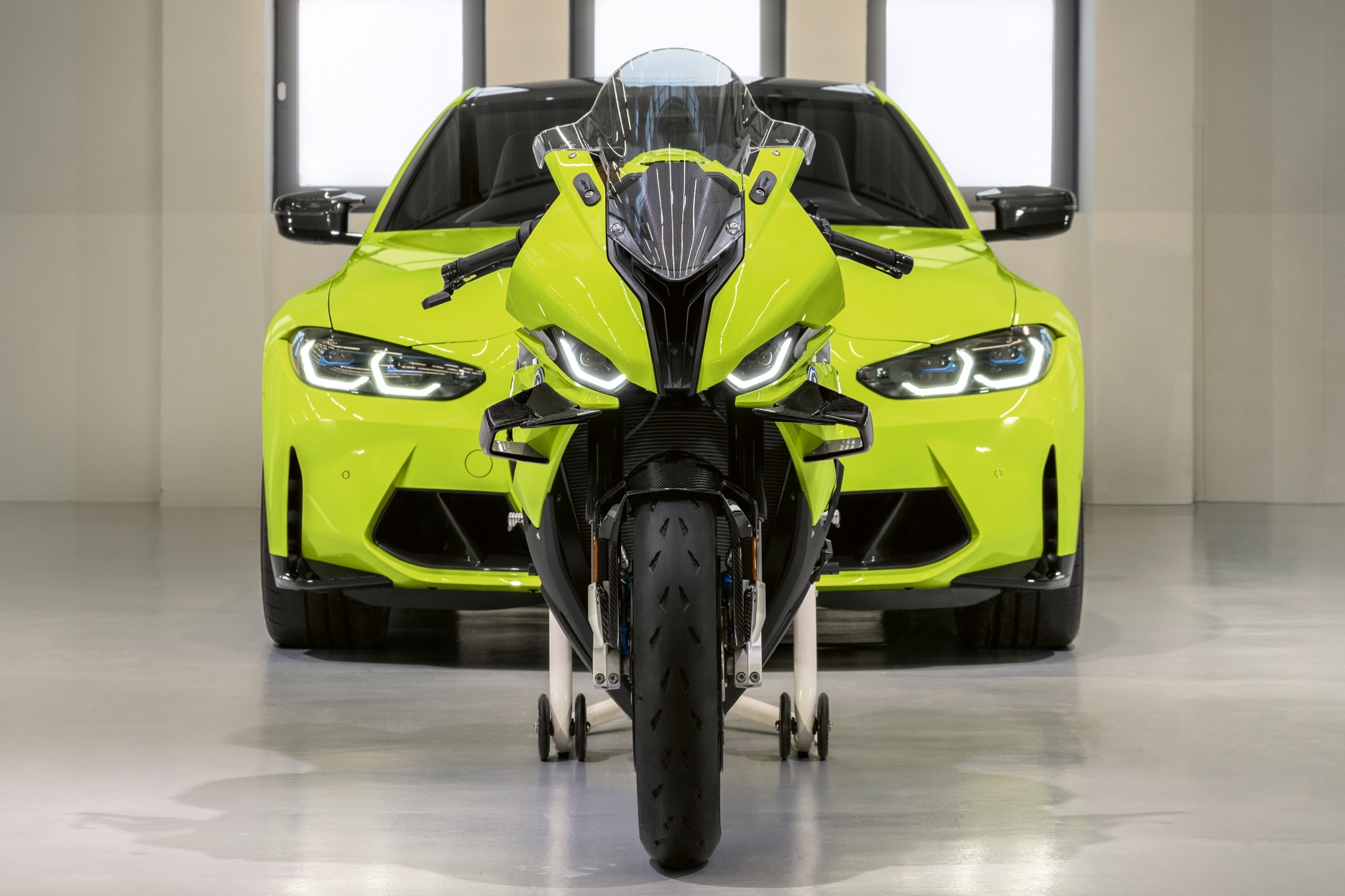 Na exclusiva cor São Paulo Yellow e com o emblema