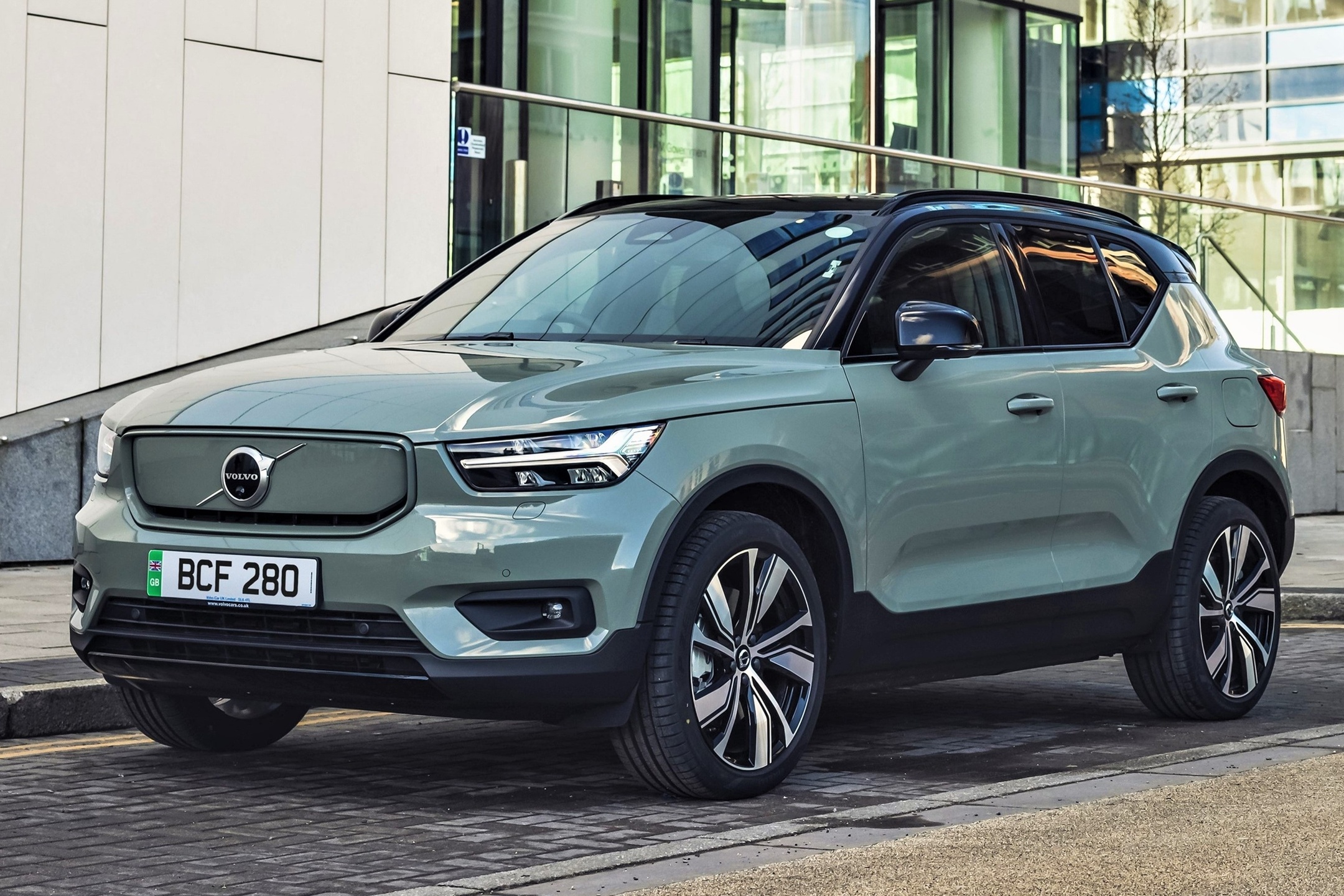 A nova versão Plus do XC40 com motor Single Electric tem uma bateria de 69 kWh, capaz de gerar uma autonomia de cerca de 420 quilômetros