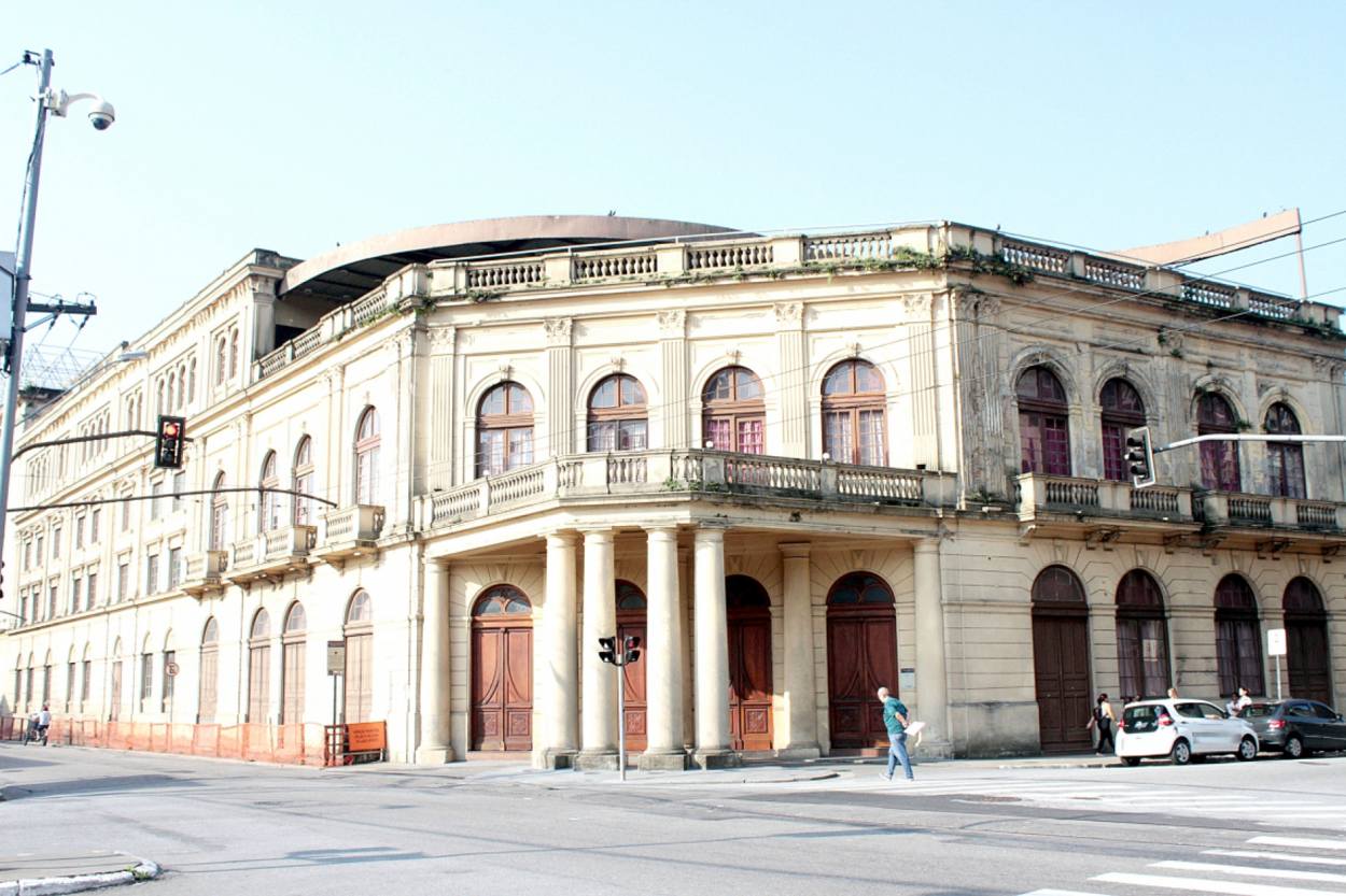 Teatro Coliseu vive em reformas desde a gestão Beto Mansur