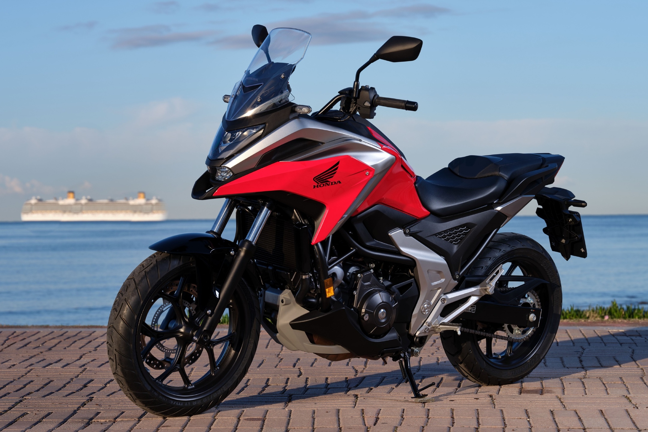 A linha 2022 da crossover dotada de câmbio convencional chegou às concessionárias de todo o Brasil em março, com preço sugerido de RS 49.700