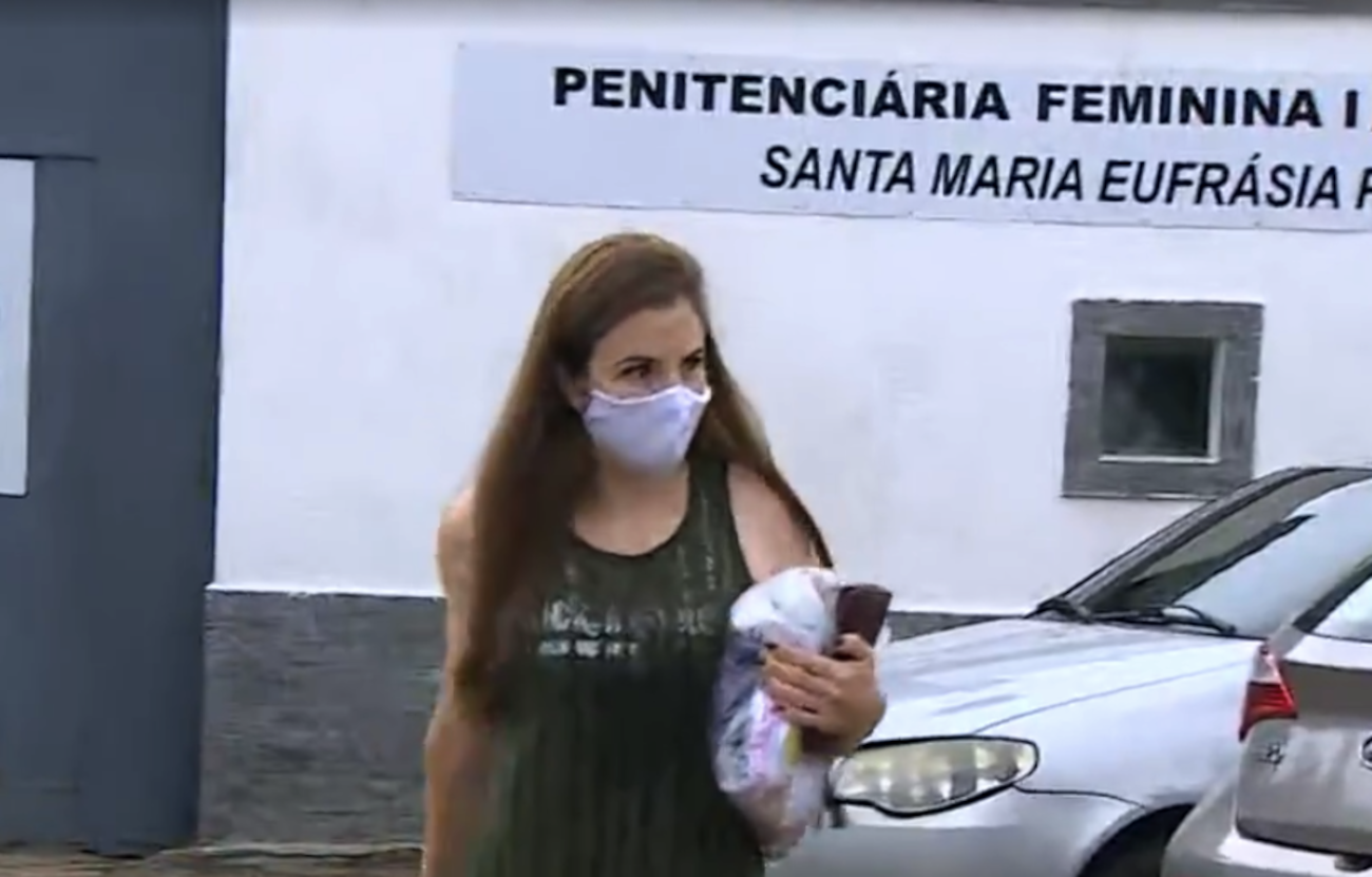 Na descrição, a página afirma que se trata de um comércio de 'produtos feios à mão'