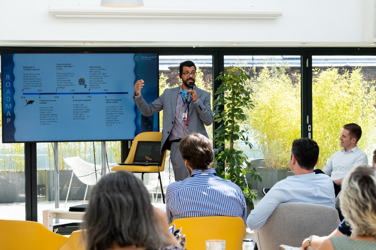 Empresa incubada no Parque Tecnológico de Santos se destaca com inovação energética em Londres