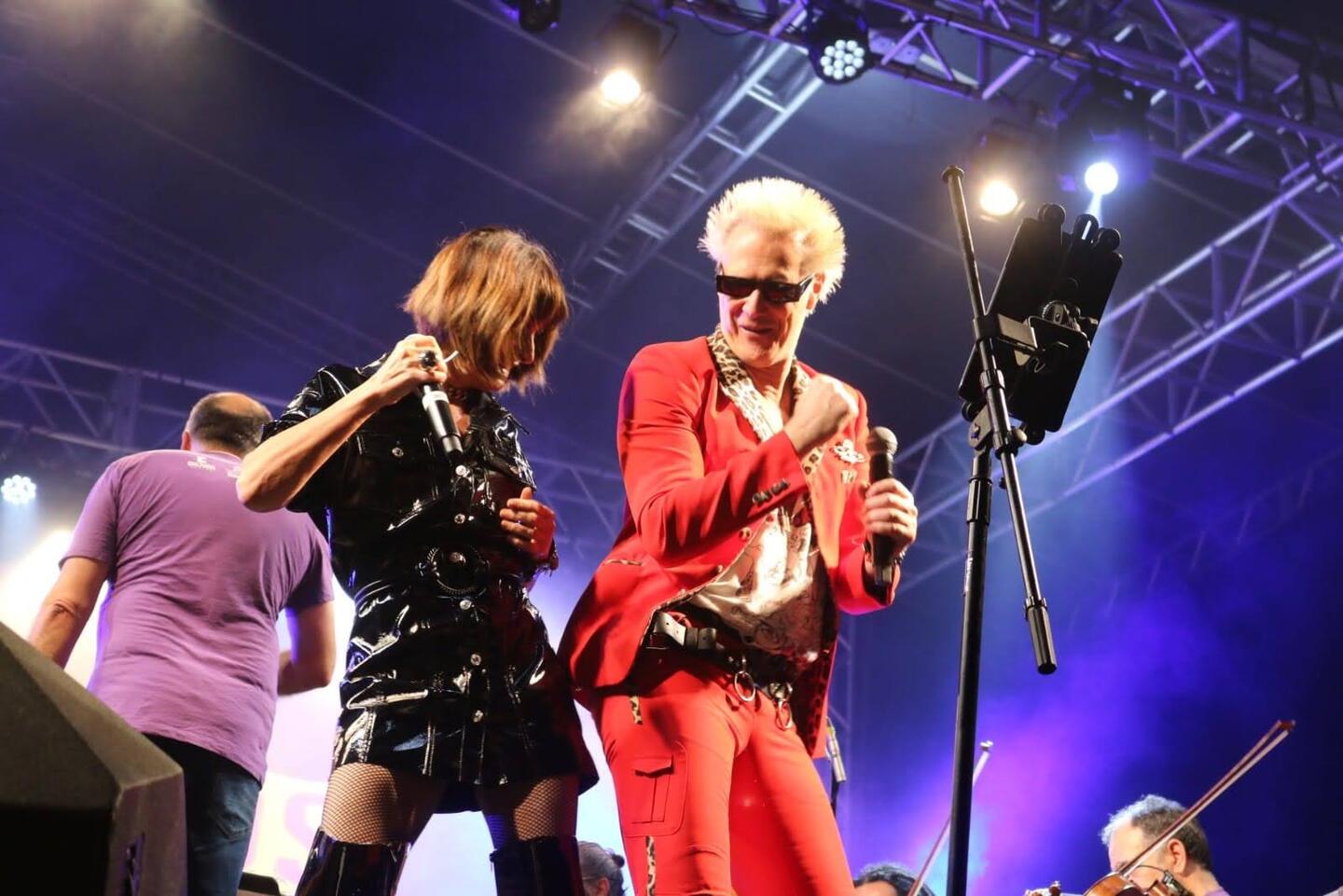 O show contou com participações dos artistas Fernanda Abreu, Philippe Seabra, Supla e Ritchie