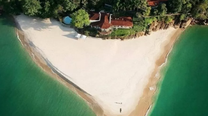 Ilha da Almada, em Ubatuba, tem 188 mil metros quadrados e uma mansão com mais de 750 metros quadrados