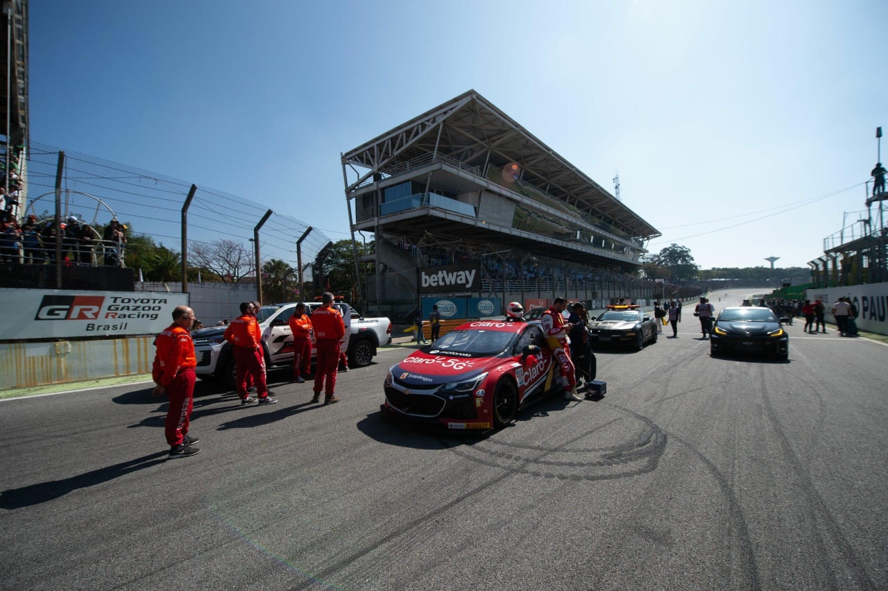 Quem vencer o leilão, poderá ainda ter acesso aos bastidores do evento, ao camarote e ao lounge