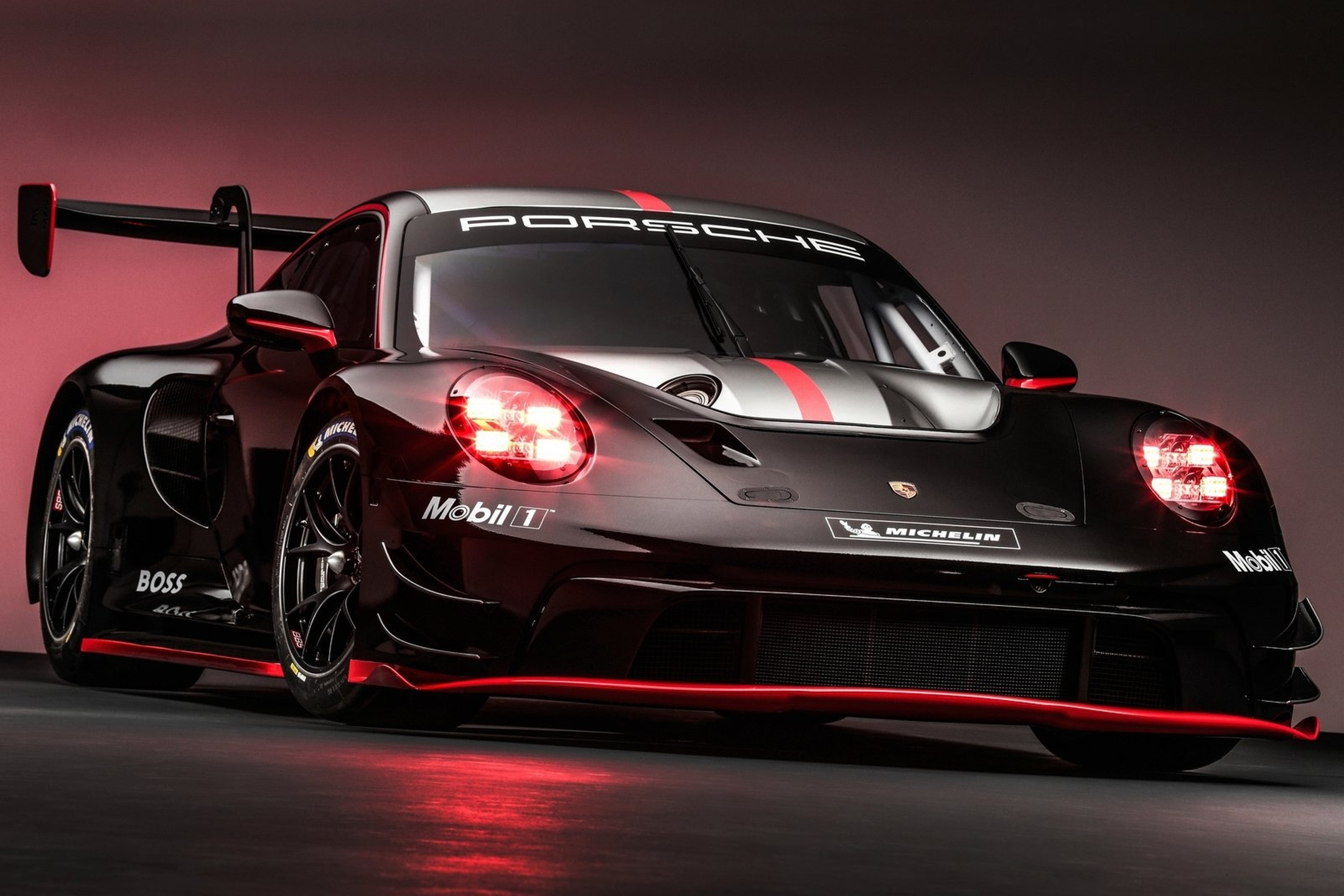 Apesar de ter nascido para as pistas, o novo 911 GT3 R tem base e estilo de um carro de produção