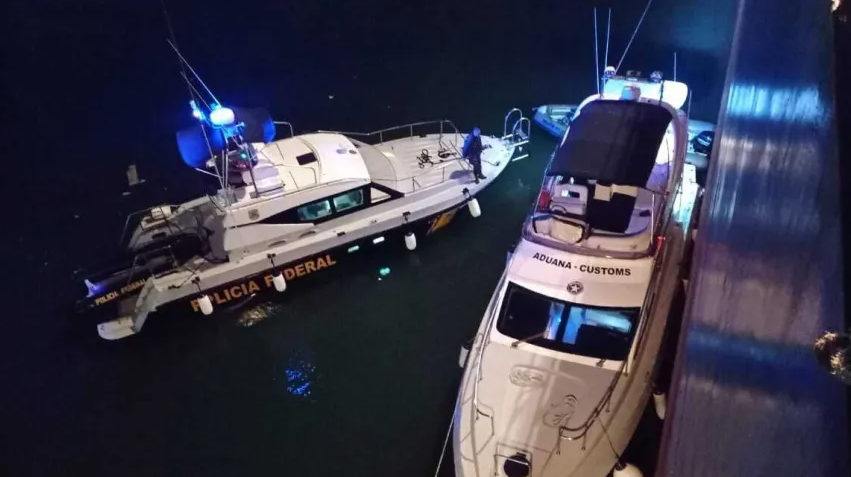 Durante inspeção, foram encontrados 64 tabletes de cocaína no casco do navio