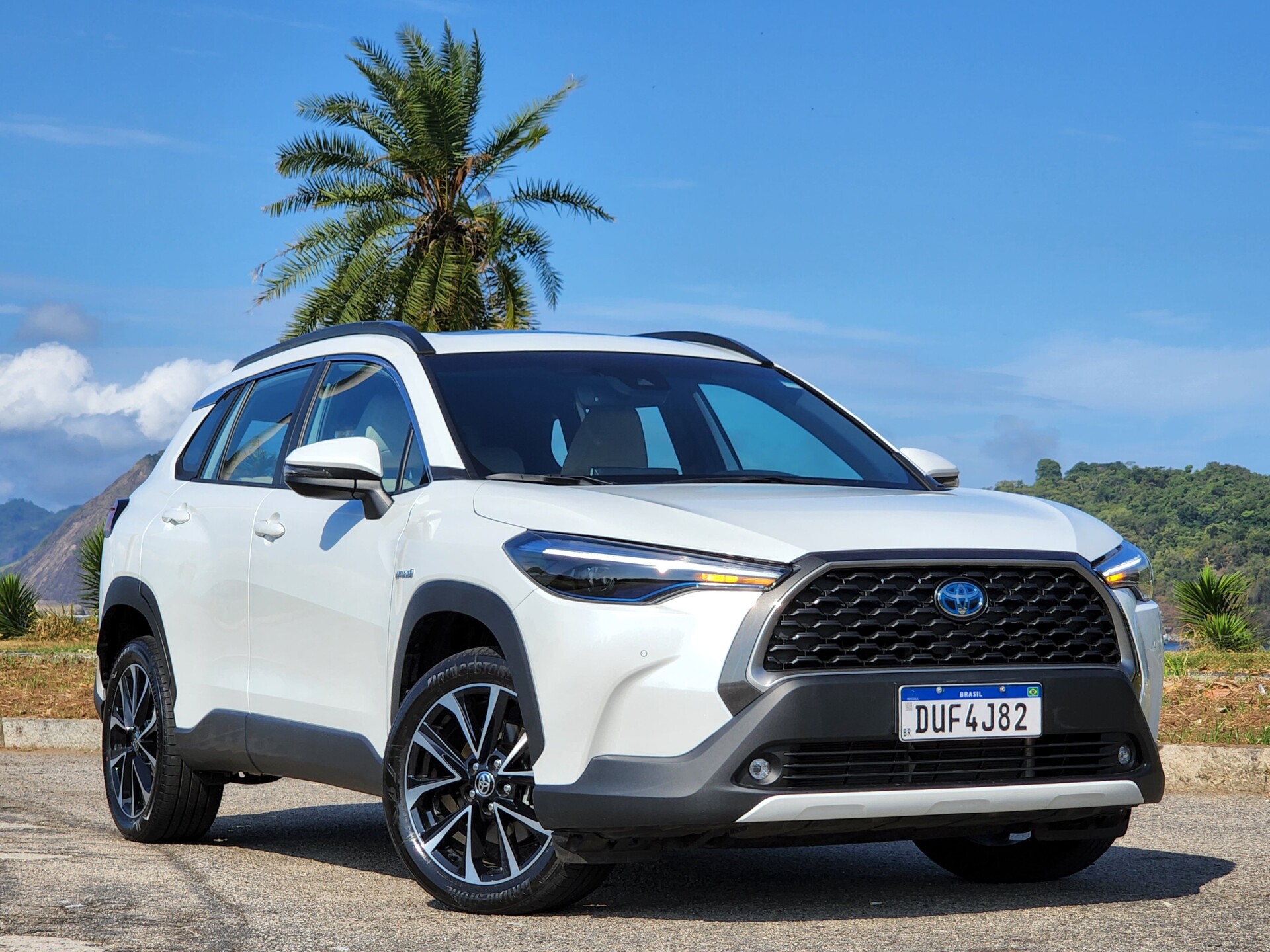 Lançado em março do ano passado, o Corolla Cross briga pela liderança os SUVs médios contra o Jeep Compass