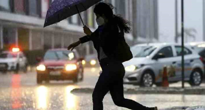 O alerta foi feito por causa da passagem de um novo ciclone extratropical que poderá afetar a faixa litorânea dos estados do Rio Grande do Sul e de Santa Catarina, entre Chuí (RS) e Laguna (SC).