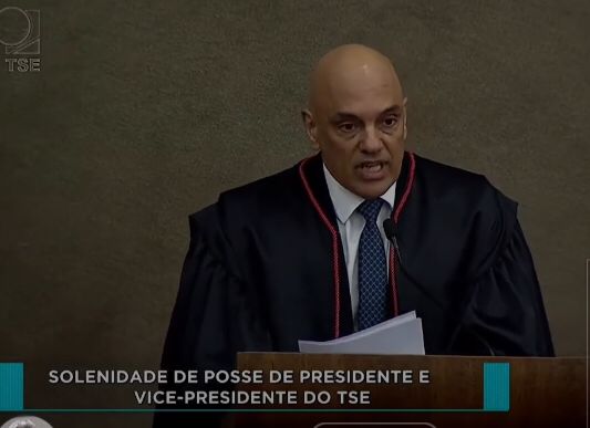 Moraes agradeceu a presença de Bolsonaro na solenidade e disse que a cerimônia