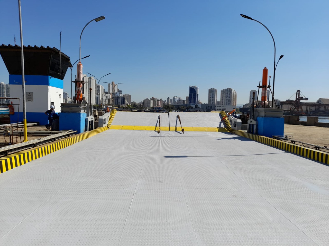 Secretaria de Logística e Transportes libera gaveta central da travessia Santos/Guarujá