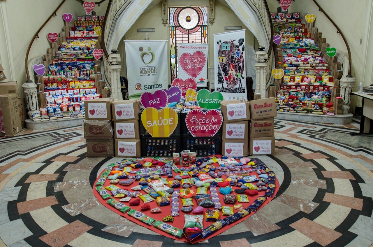O Fundo Social de Solidariedade de Santos recebeu, nesta terça-feira (16), uma doação de duas toneladas de alimentos não perecíveis