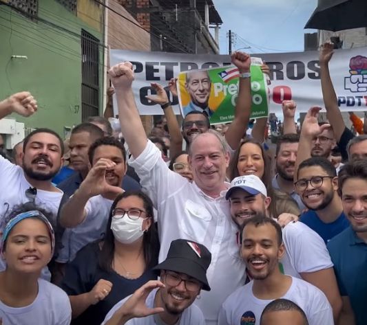 Ciro tem menor adesão entre quem recebe o Auxílio Brasil e outros benefícios