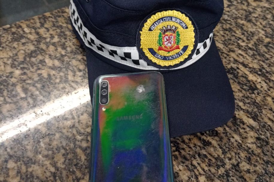 Dessa vez, os agentes detiveram um indivíduo que estava com um aparelho celular furtado nesta terça-feira (27)