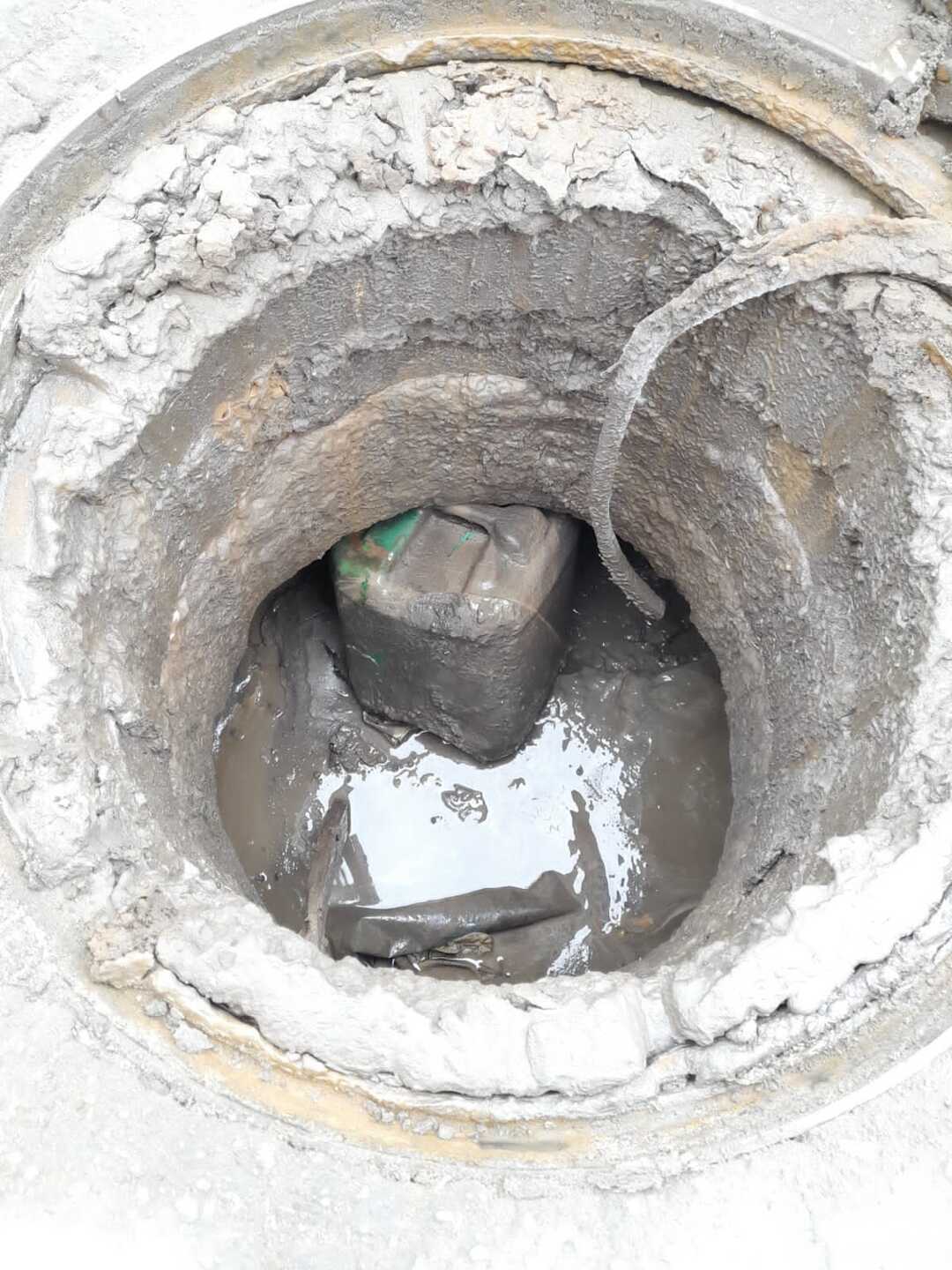 Galão com capacidade para 20 litros de óleo para caminhão