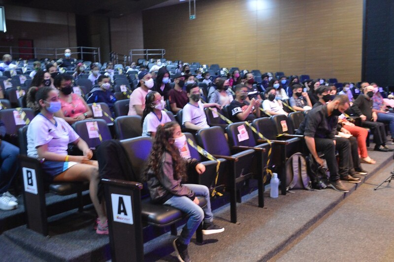 A ação valoriza os surdos e a língua brasileira de sinais, por meio de programação especial, aberta ao público