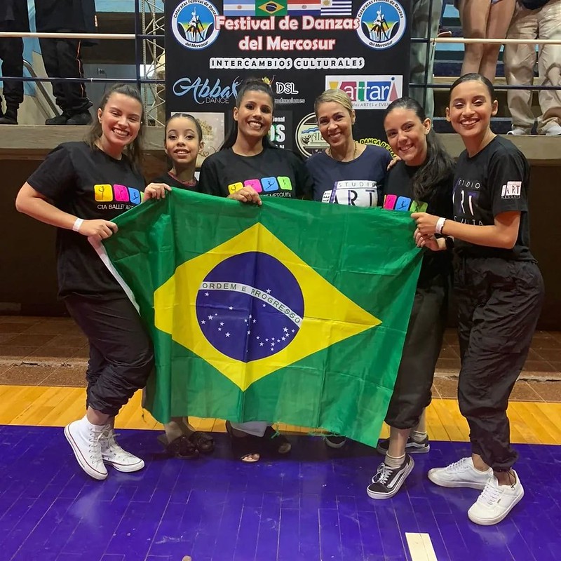 Bailarinas de Guarujá no Festival de Dança do Mercosul