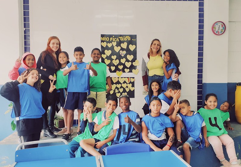 Os alunos também decidiram expor para outras crianças e funcionários, as mensagens e desenhos em formato de cartaz, no pátio da Escola