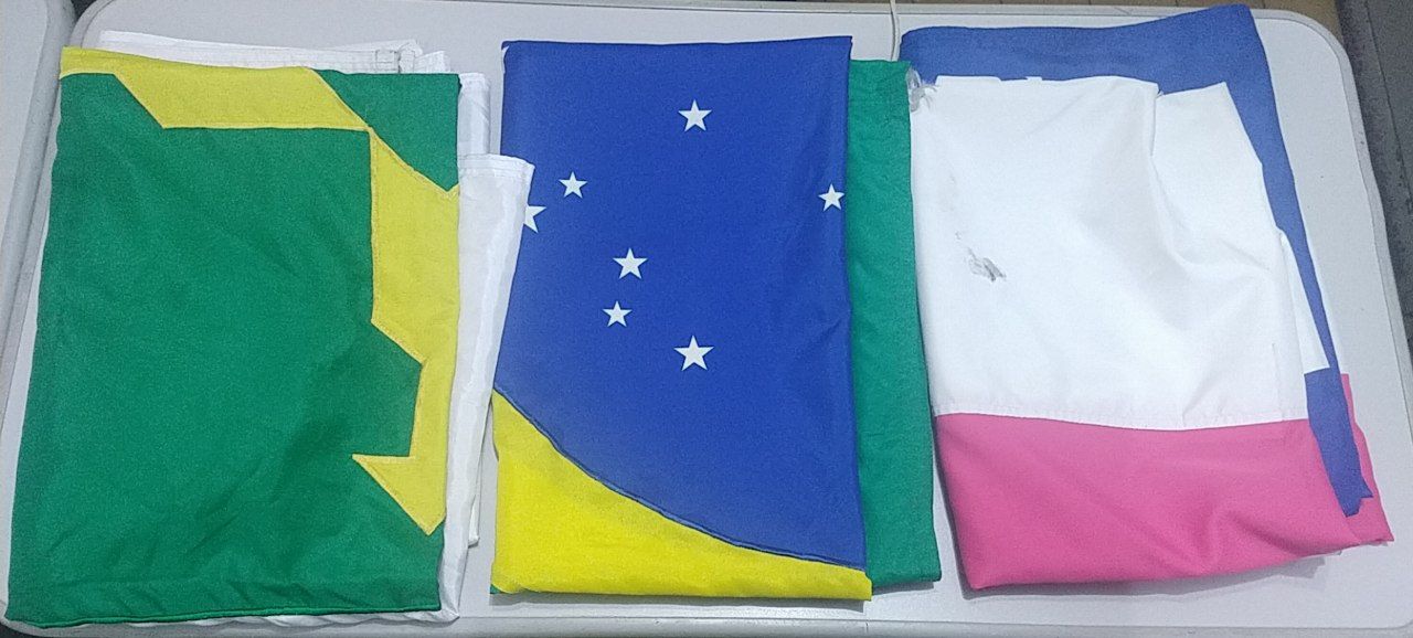 Bandeiras que foram furtadas na Praça das Bandeiras, no Gonzaga