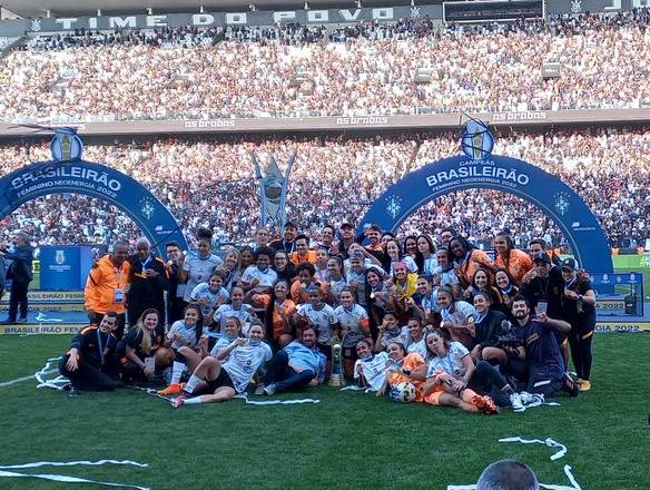 O Corinthians goleou o Inter por 4 a 1 em Itaquera e conquistou o tetra do Brasileirão feminino