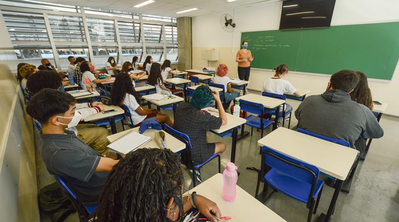  A gestão Ricardo Nunes (MDB) vai municipalizar 50 escolas, na capital paulista, que estão sob a responsabilidade do governo estadual de Tarcísio de Freitas (Republicanos)