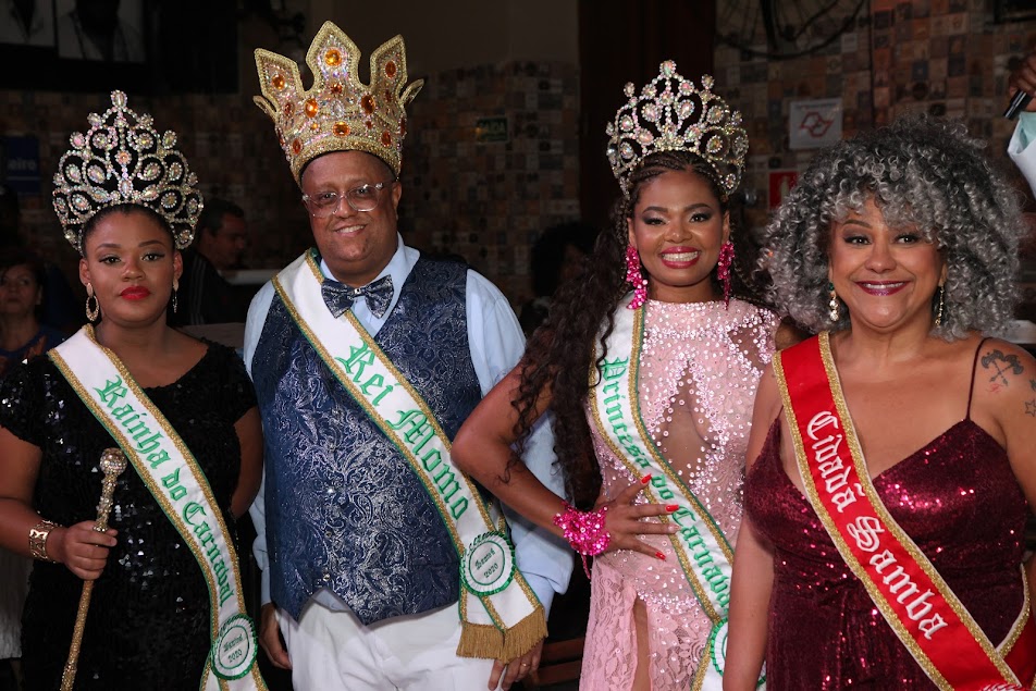 Integrantes da corte carnavalesca participaram da festa que inicia a contagem regressiva do grande evento