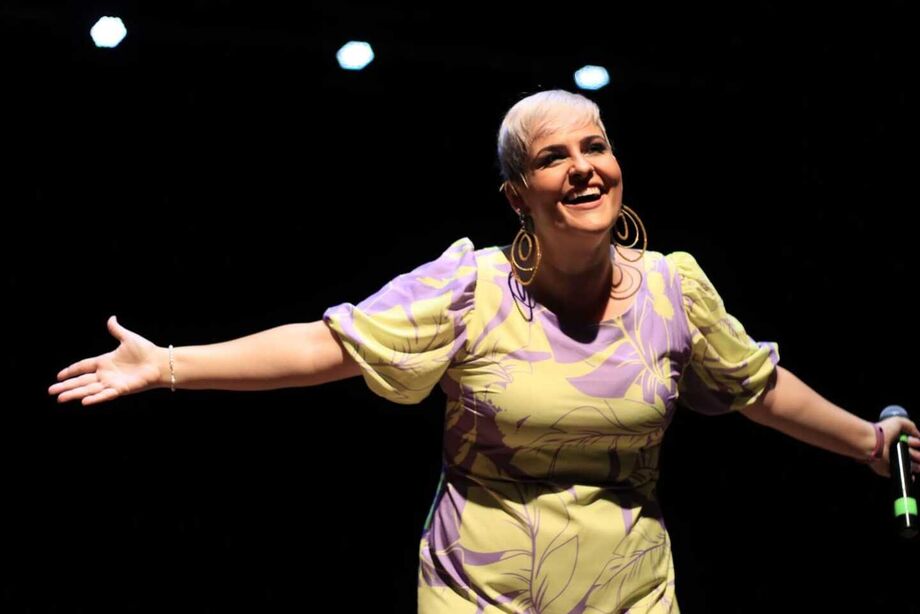 O objetivo é apresentar um show de música, dança e interpretação vocal da melhor qualidade