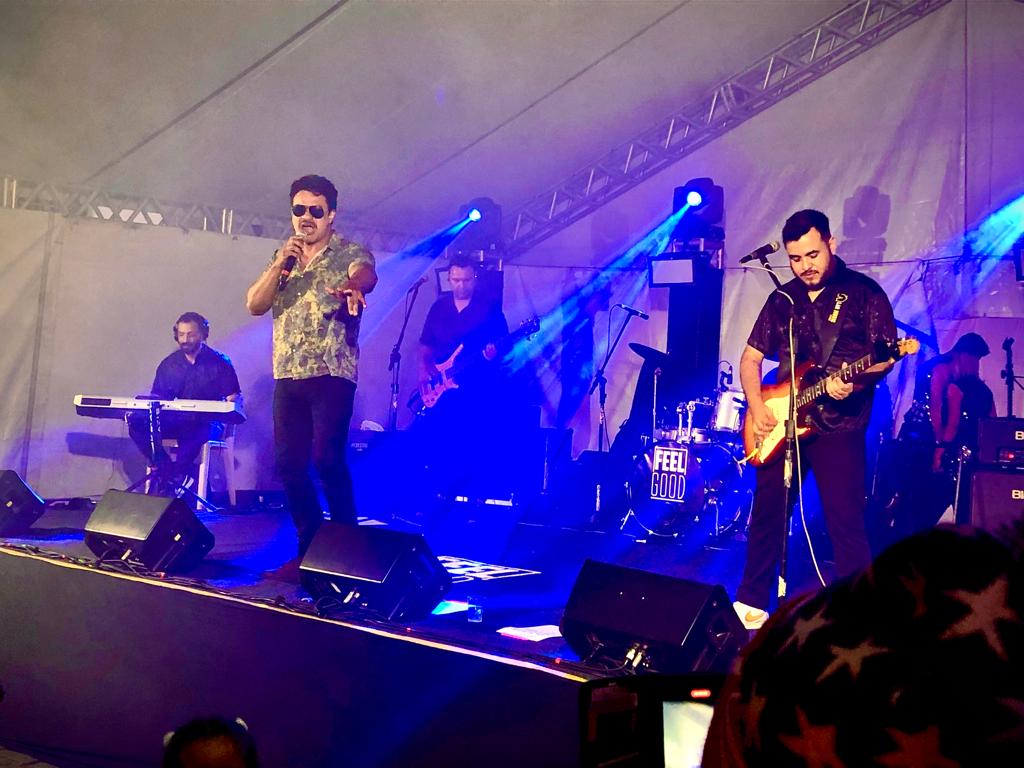 O encerramento foi marcado por show do cantor Léo Maia, no Valongo