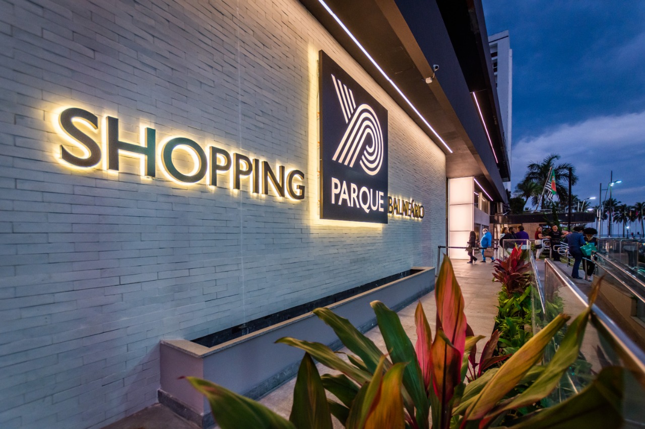 Produzidos no formato Low Pixel, os ambientes incluem estações como Authentic inflável gigante, piscina de bolinhas com escorregador