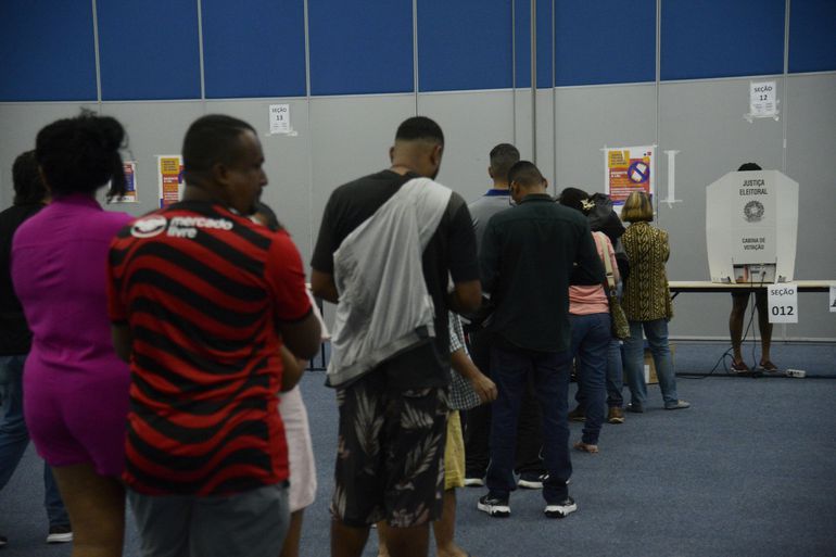 Muitos eleitores ainda têm dúvidas sobre o processo a realizar na urna
