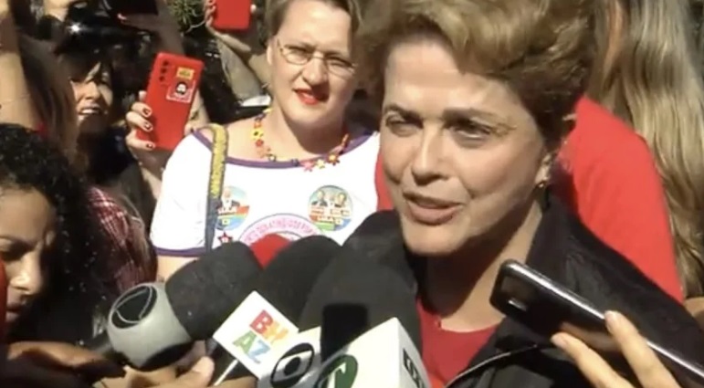 Ex-presidente Dilma vota e colégio na região da Pampulha, em Belo Horizonte.