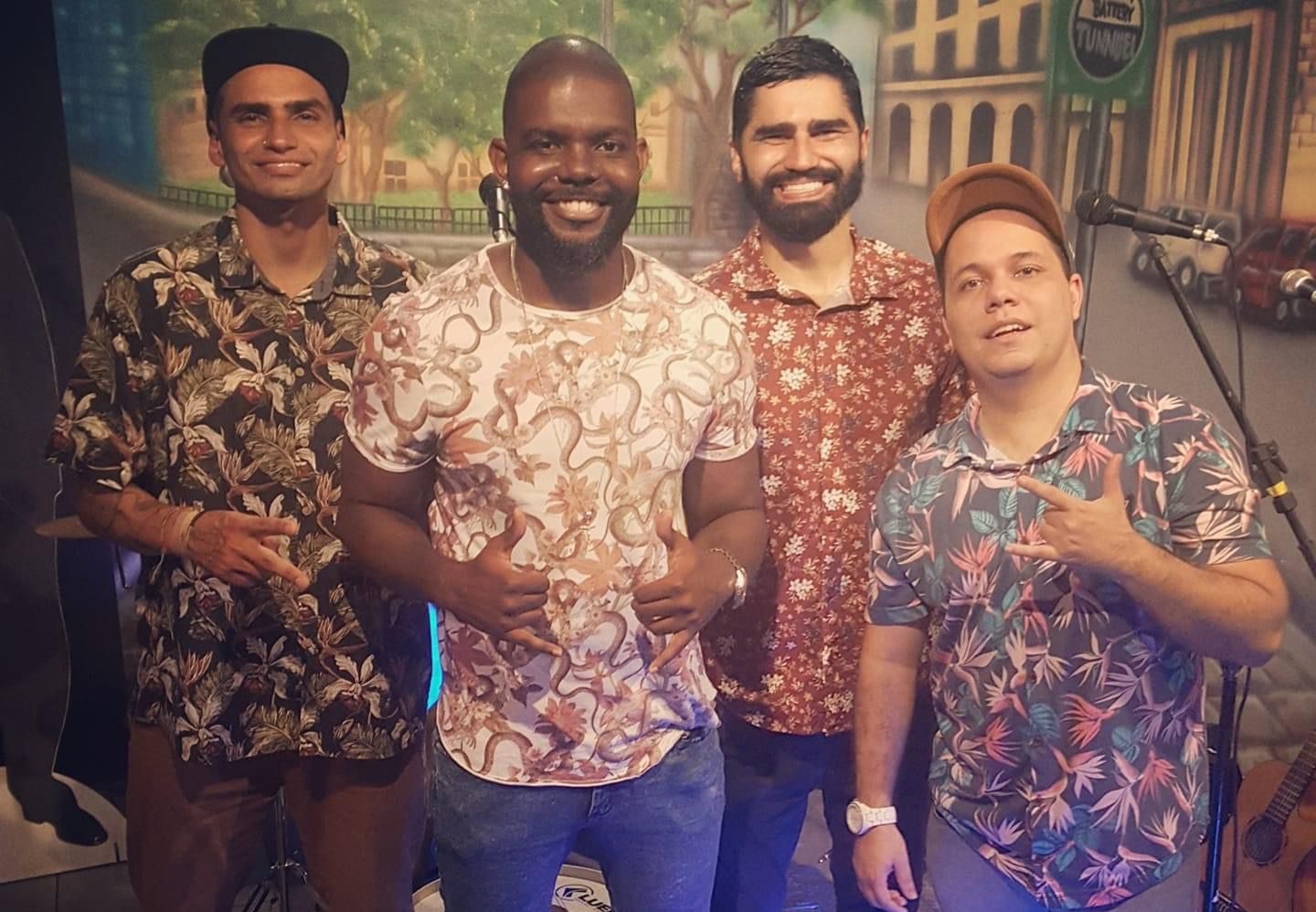 O repertório consiste em músicas de bandas consagradas