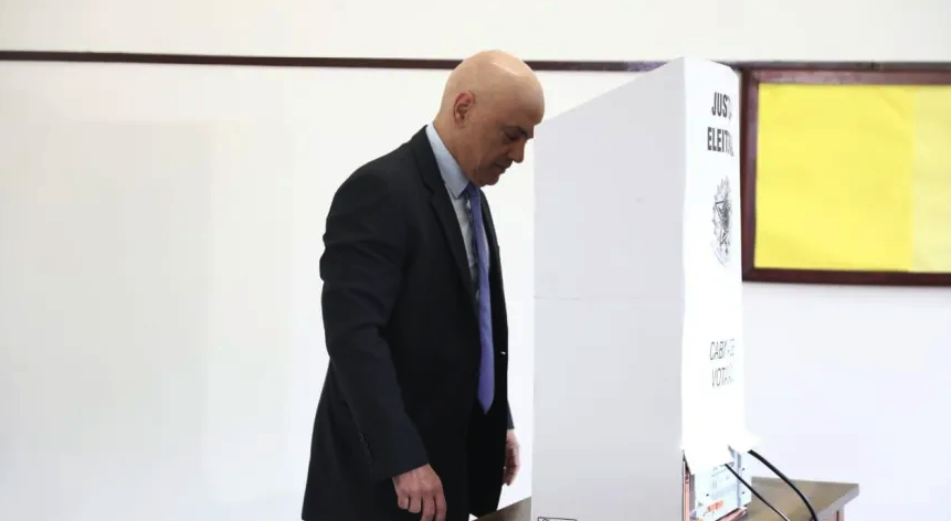 O presidente do TSE votou às 8h55 em SP