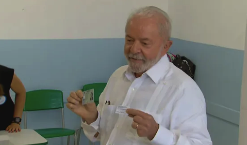 Lula (PT) vota em São Bernando do Campo, no ABC Paulista