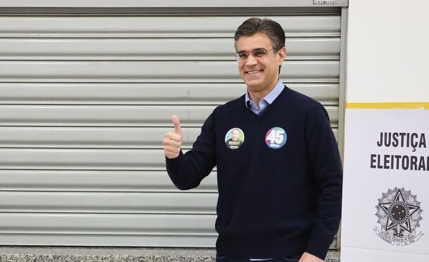 Rodrigo Garcia, candidato do PSDB ao governo de São Paulo, votou na manhã deste domingo (2) na Escola Estadual Professor José Ennes, no Itaim Bibi, Zona Sul da capital paulista