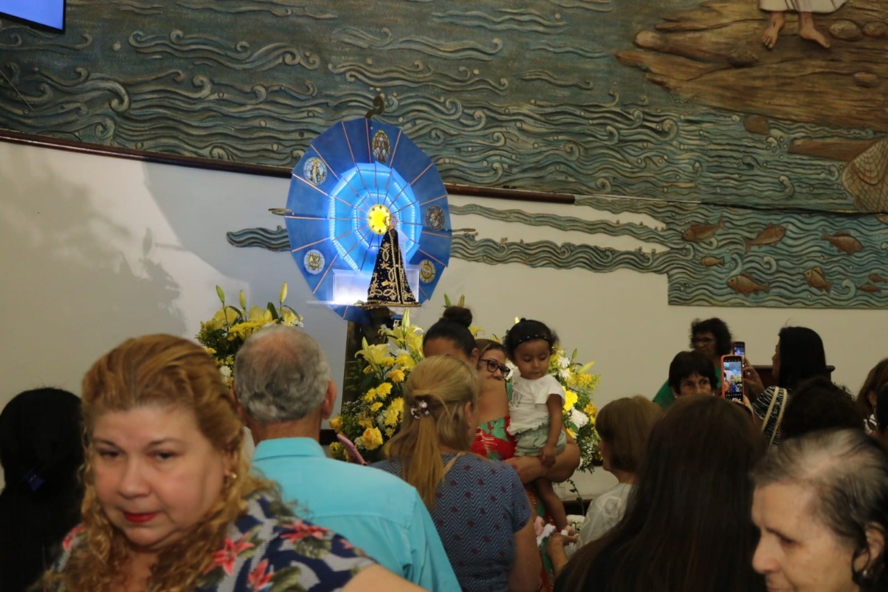Foram realizadas seis missas, todas com igreja cheia