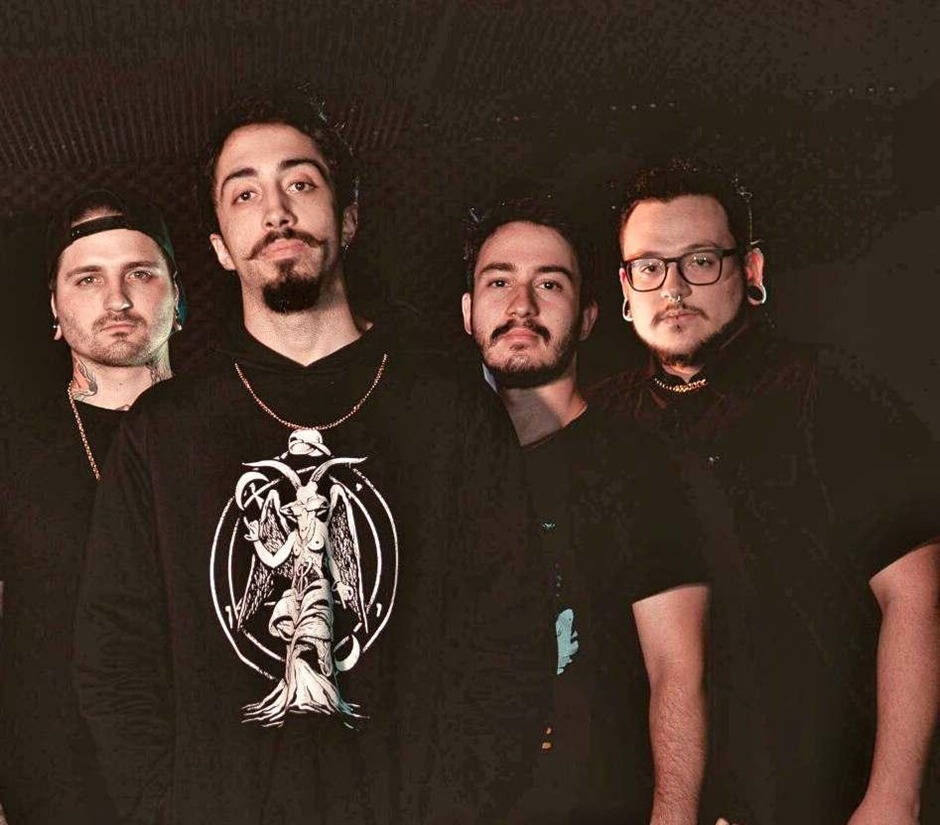 Banda do YouTuber traz desde heavy metal a hits do funk brasileiro