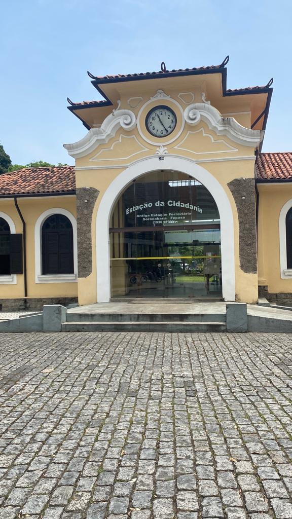 Símbolo da Estação da Cidadania de Santos, relógio volta a funcionar no alto do prédio