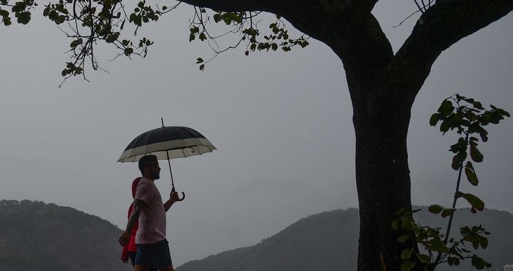 As chuvas mais fortes devem atingir, de acordo com a Defesa Civil, a Baixada Santista, os litorais sul e norte, além do Vale do Ribeira, que fica mais ao sul do estado