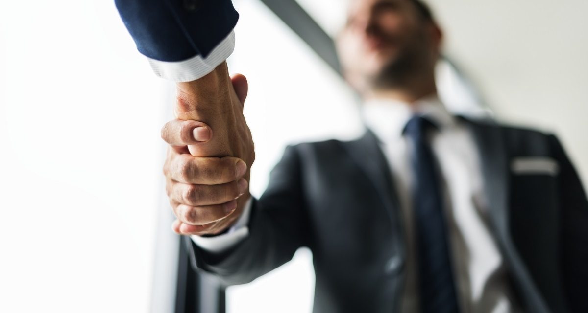 Profissionais que possuem habilidades voltadas para o inglês e até mesmo outros idiomas passam a ser muito requisitados